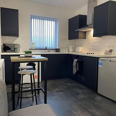 Modern Apartment With En-Suite & Private Kitchen Stoke-on-Trent Exterior foto